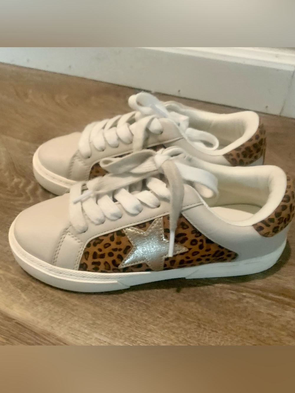 Art Class Kaitlyn Court Sneaker Cream Leopard with Star Size 2 Kids